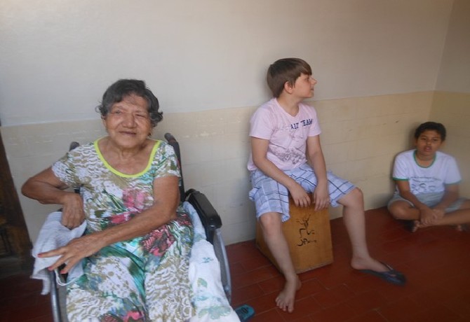 Visita da Escola de Evangelização Espírita Neozita Sertão Leite ao Lar do ancião