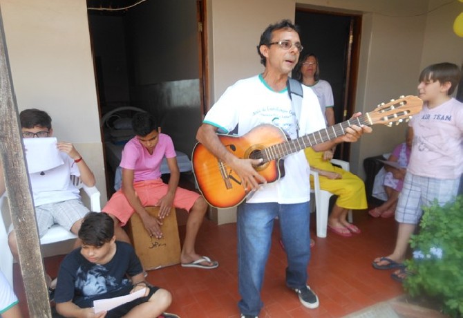 Visita da Escola de Evangelização Espírita Neozita Sertão Leite ao Lar do ancião