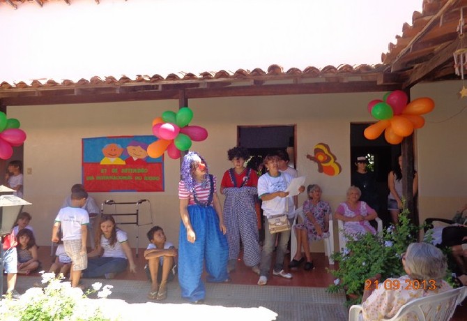 Visita dos evangelizandos e evangelizadores ao Lar do Ancião.
