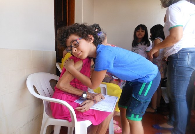 Visita da Escola de Evangelização Espírita Neozita Sertão Leite ao Lar do ancião