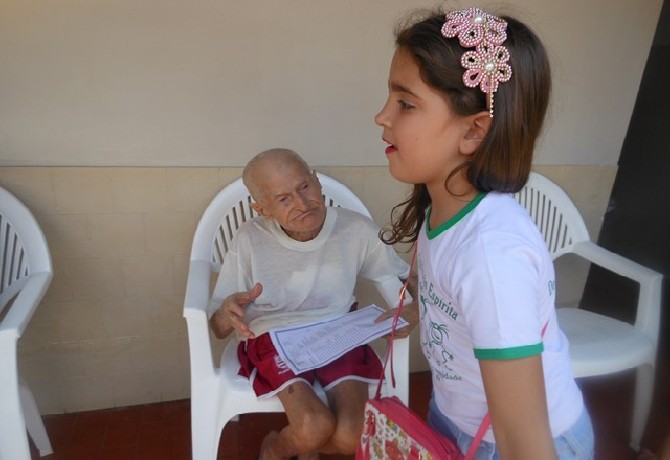 Visita da Escola de Evangelização Espírita Neozita Sertão Leite ao Lar do ancião