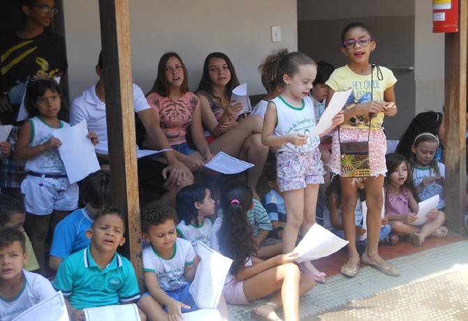 Visita da Escola de Evangelização Espírita Neozita Sertão Leite ao Lar do ancião