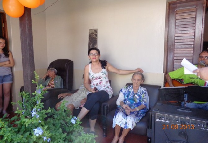 Visita dos evangelizandos e evangelizadores ao Lar do Ancião.
