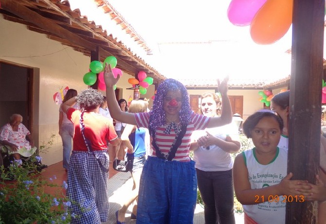 Visita dos evangelizandos e evangelizadores ao Lar do Ancião.