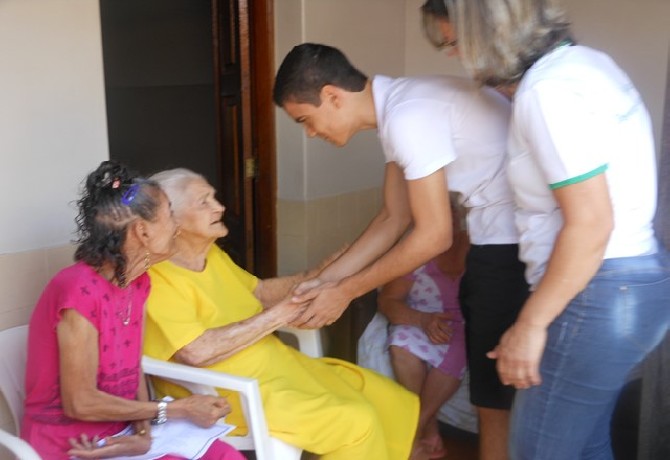 Visita da Escola de Evangelização Espírita Neozita Sertão Leite ao Lar do ancião