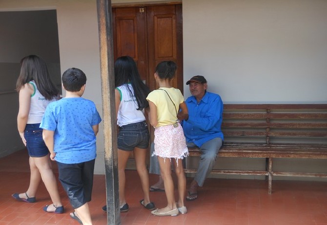 Visita da Escola de Evangelização Espírita Neozita Sertão Leite ao Lar do ancião