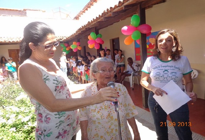 Visita dos evangelizandos e evangelizadores ao Lar do Ancião.