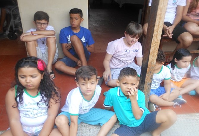 Visita da Escola de Evangelização Espírita Neozita Sertão Leite ao Lar do ancião