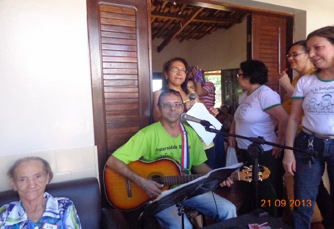 Visita dos evangelizandos e evangelizadores ao Lar do Ancião.