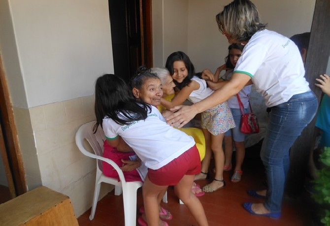 Visita da Escola de Evangelização Espírita Neozita Sertão Leite ao Lar do ancião