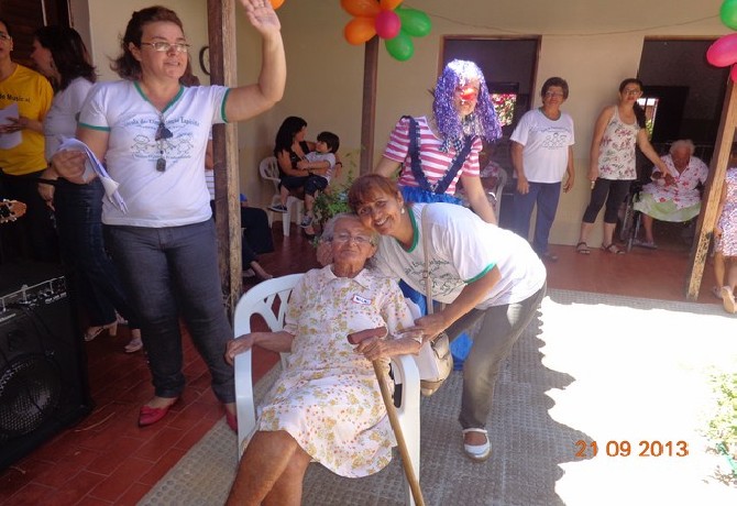 Visita dos evangelizandos e evangelizadores ao Lar do Ancião.