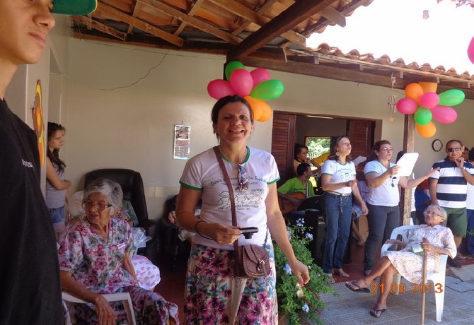 Visita dos evangelizandos e evangelizadores ao Lar do Ancião.
