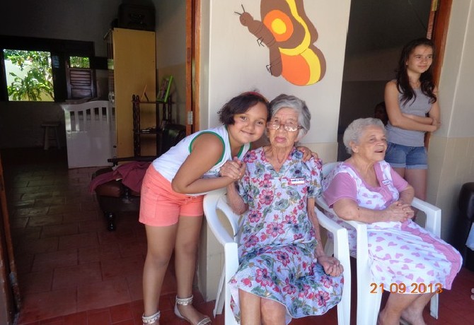 Visita dos evangelizandos e evangelizadores ao Lar do Ancião.